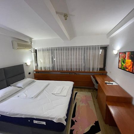 Hotel Square Skopje Extérieur photo