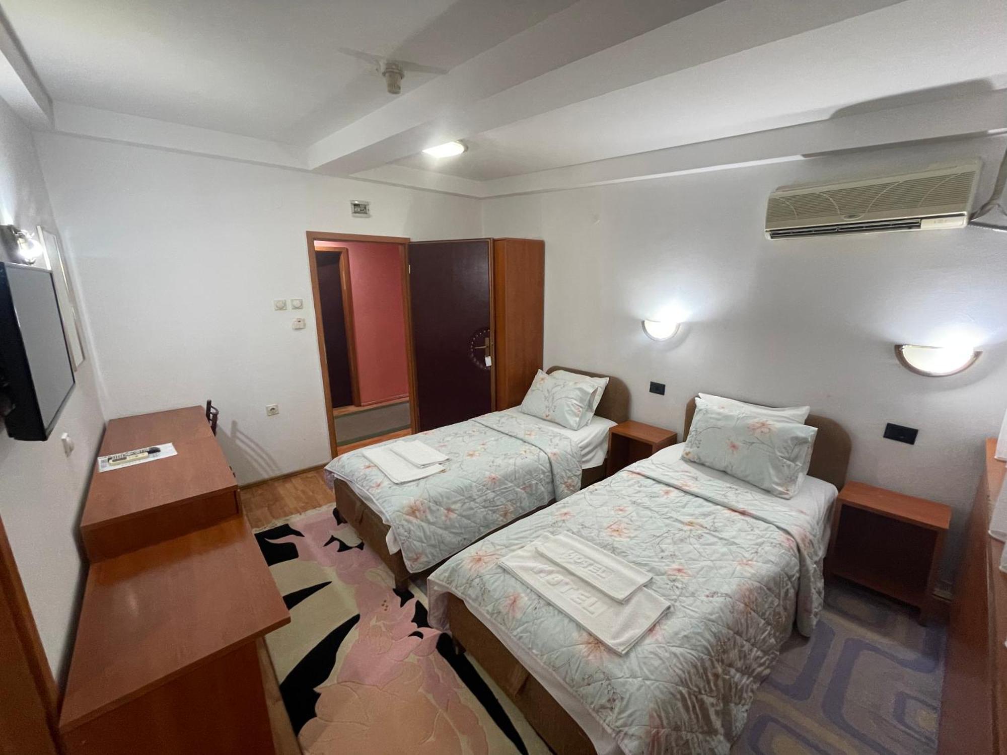 Hotel Square Skopje Extérieur photo