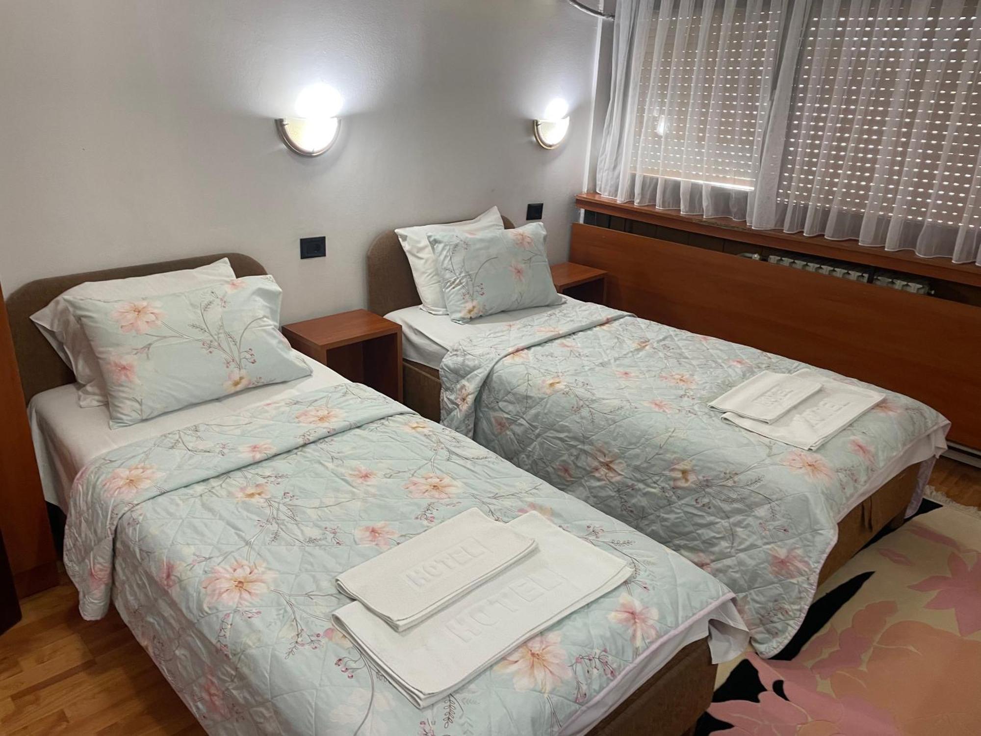Hotel Square Skopje Extérieur photo